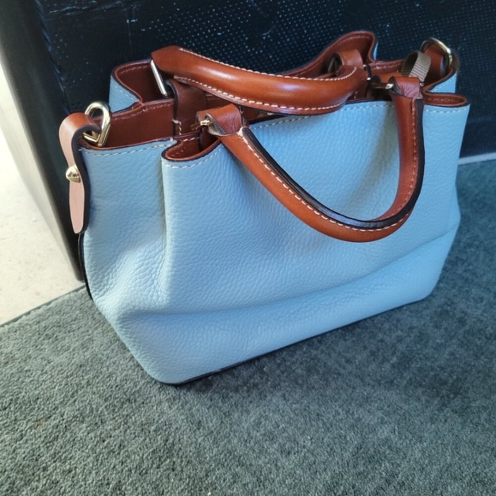 Dooney and Bourke leather sml crossbody bag